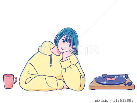 レコードを聴く女の子 112612895