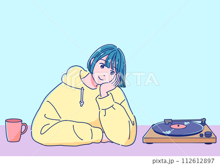 レコードを聴く女の子 112612897