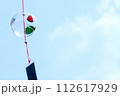 夏の空に揺れる風鈴 112617929