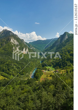 Picturesque canyon of the Tara river. Crna gora. 112619187