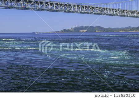 鳴門大橋と潮流 鳴門大橋と潮流 112620310