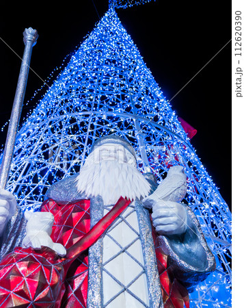 福博であい橋上(天神中央公園)の「ナカス ヒカリノ アドベント」のサンタクロースとクリスマスツリー 福博であい橋上(天神中央公園)の「ナカス ヒカリノ アドベント」のサンタクロースとクリスマスツリー 112620390