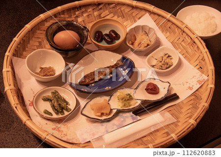 旅館の純和食の朝食 112620883