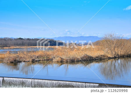 明戸白糸の滝　明戸床止め　荒川の冬景色　熊谷市　 112620998