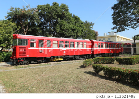 台湾　阿里山森林鉄路車庫園区の赤い客車 112621498