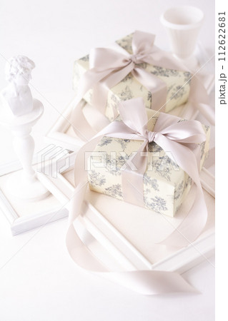 色味を抑えたシャビーシックな贈り物 色味を抑えたシャビーシックな贈り物 112622681