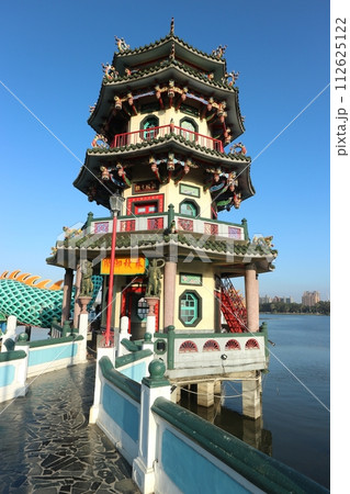 台湾　高雄の春秋御閣 112625122