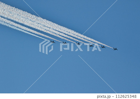 ブルーインパルスが北陸新幹線開通のお祝い飛行 112625348