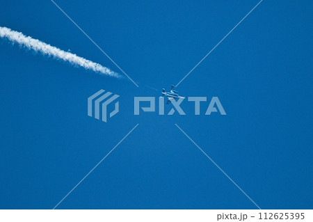 ブルーインパルスが北陸新幹線開通のお祝い飛行 ブルーインパルスが北陸新幹線開通のお祝い飛行 112625395
