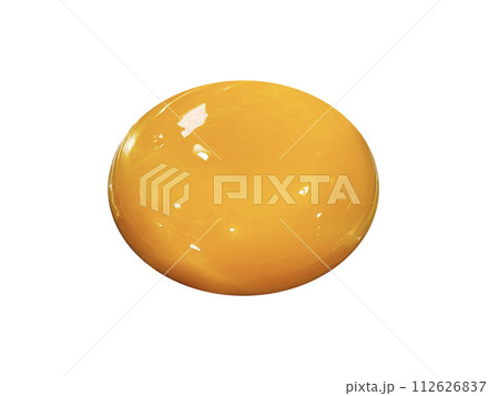 【白背景】生卵の黄身のクローズアップ 112626837