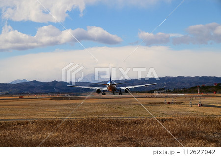 仙台空港  貞山運河から見た飛行機 112627042