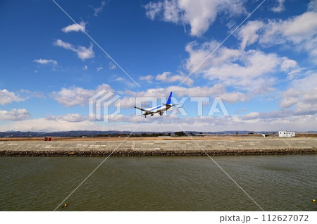 仙台空港  貞山運河から見た飛行機 112627072