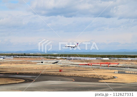 仙台国際空港 展望デッキから見た飛行機 112627331