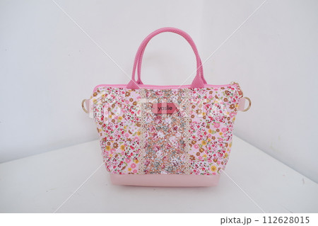 beautiful patterned bag for leisure 112628015