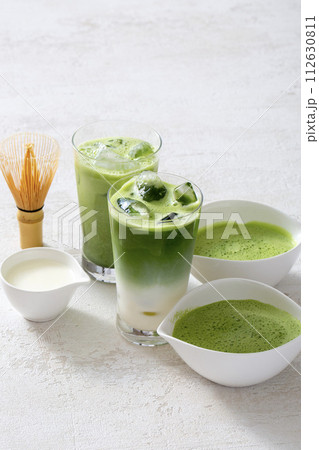 アイス抹茶ラテ、宇治茶から作る本格的な日本の抹茶ラテ 112630811