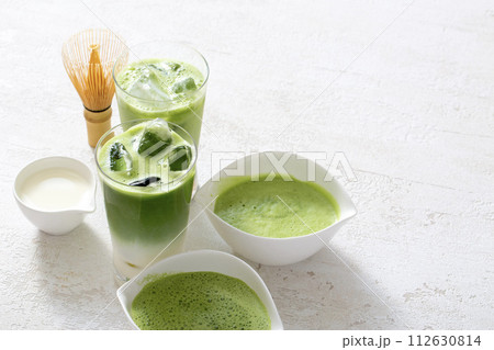 アイス抹茶ラテ、宇治茶から作る本格的な日本の抹茶ラテ 112630814