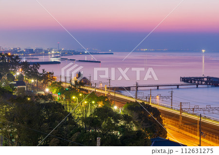 須磨浦公園展望台から眺める神戸の夜明け　神戸市須磨区にて 112631275