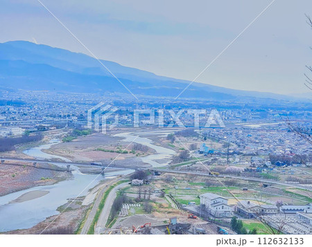 信州上田市と千曲川を眺める 信州上田市と千曲川を眺める 112632133