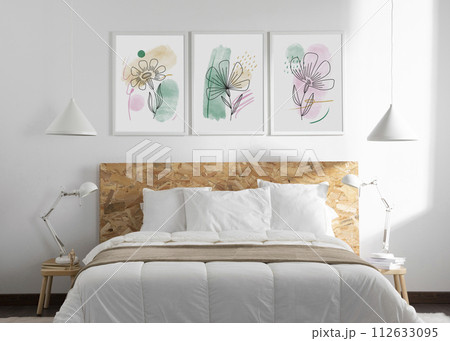 bedroom with bed and flowers 112633095