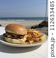 海とハンバーガー 112633485