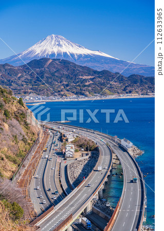 （静岡県）薩埵峠から見る富士山 112633965