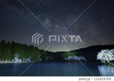 天の川と中子の桜 112634509