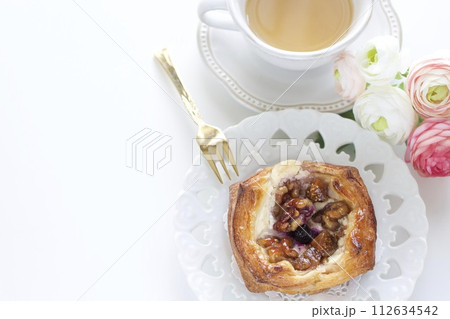 くるみとイチヂクのデニッシュパン くるみとイチヂクのデニッシュパン 112634542