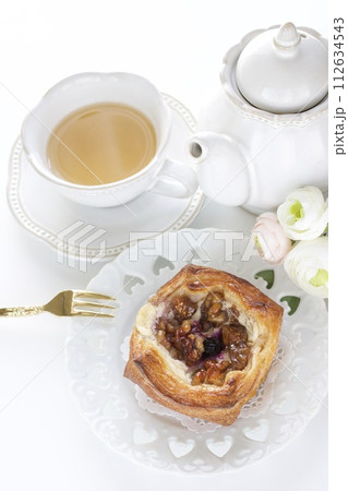 くるみとイチヂクのデニッシュパン 112634543