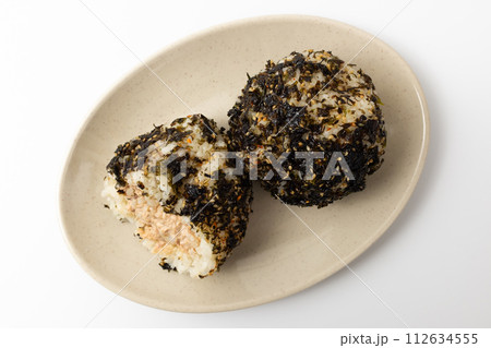 Tuna Jumeokbap on white background 112634555