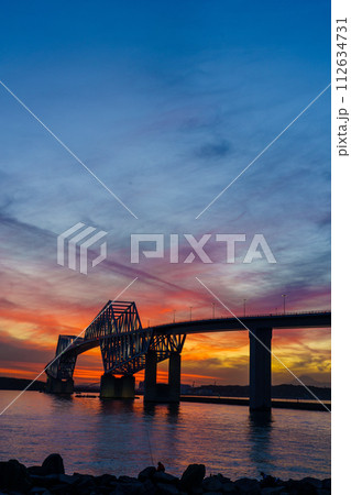 七色の夕空の東京ゲートブリッジ 七色の夕空の東京ゲートブリッジ 112634731