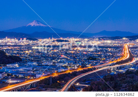 （静岡県）静岡市の街並み・東名高速道路・富士山　夜景 112634862