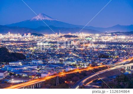 （静岡県）静岡市の街並み・東名高速道路・富士山　夜景 112634864