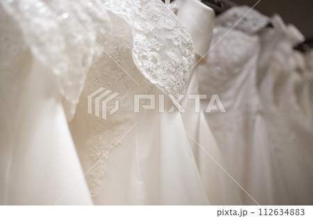 ウェディングドレス 112634883