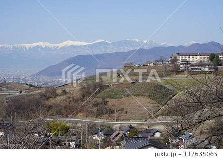 山梨県甲州市勝沼町のぶどうの丘周辺の風景 山梨県甲州市勝沼町のぶどうの丘周辺の風景 112635065
