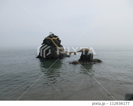 伊勢志摩 二見浦の夫婦岩 伊勢志摩 二見浦の夫婦岩 112636177