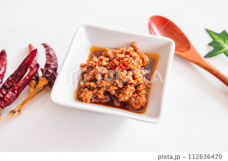 辛い肉味噌 辛い肉味噌 112636470