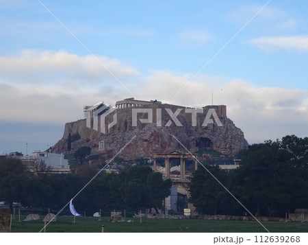 パルテノン神殿・アクロポリスの丘　ギリシャ 112639268