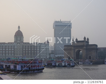 インド門　ゲートウェイ・オブ・インディア・マンバイ 112639761