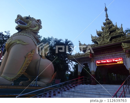 チャウタッジー寝釈迦仏　ヤンゴン・ミャンマー 112639763