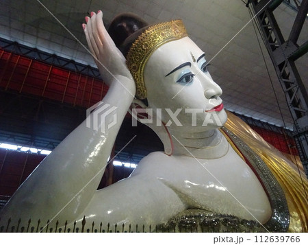 チャウタッジー寝釈迦仏　ヤンゴン・ミャンマー 112639766