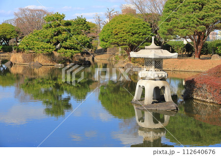 葛飾区立小菅東スポーツ公園　日本庭園と池 112640676