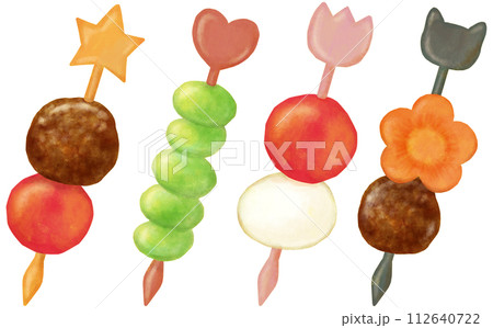 ピックに刺さったお弁当のおかず 112640722