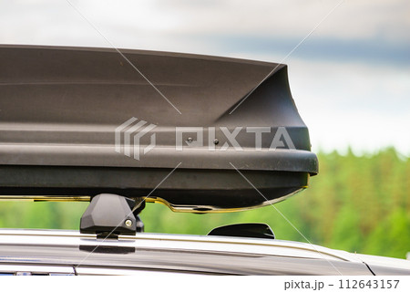Trunk box fixed at roof top of the car 112643157