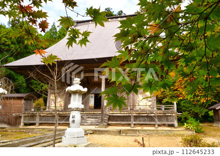 国上寺の紅葉(新潟県) 国上寺の紅葉(新潟県) 112645233