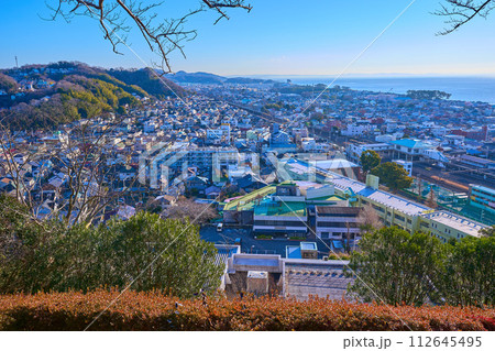 神奈川県二宮町の吾妻山公園から東の眺望(二宮町,二宮駅,相模湾など) 神奈川県二宮町の吾妻山公園から東の眺望(二宮町,二宮駅,相模湾など) 112645495