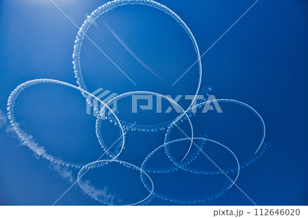 ブルーインパルスが北陸新幹線開通のお祝い飛行 112646020