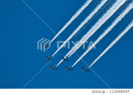 ブルーインパルスが北陸新幹線開通のお祝い飛行 ブルーインパルスが北陸新幹線開通のお祝い飛行 112646097