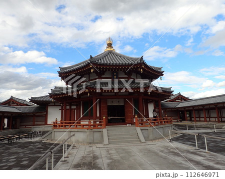 奈良県奈良市の薬師寺の北にある玄奘三蔵の頂骨を真身舍利として安置した玄奘三蔵院伽藍の玄奘塔 112646971
