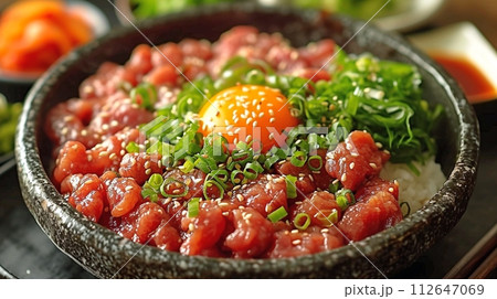ユッケ:黄身を添えた韓国風生牛肉 ユッケ:黄身を添えた韓国風生牛肉 112647069