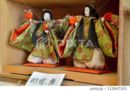 古い時代の雛人形 古い時代の雛人形 112647101